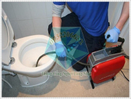 Thông cống nghẹt thoát nước.