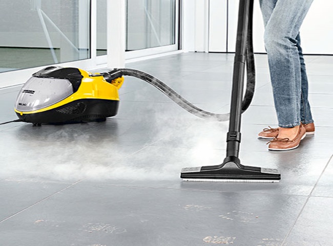 L&agrave;m sạch s&agrave;n nh&agrave; vệ sinh bằng m&aacute;y hơi nước