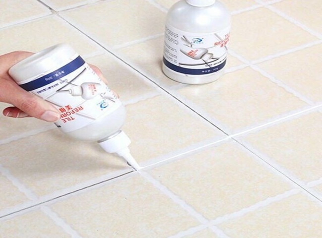L&agrave;m sạch s&agrave;n nh&agrave; vệ sinh bằng chất tẩy trắng