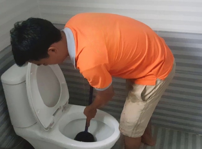 Gi&aacute; th&ocirc;ng bồn cầu huyện Cần Giờ Long Nhật cập nhật mới nhất